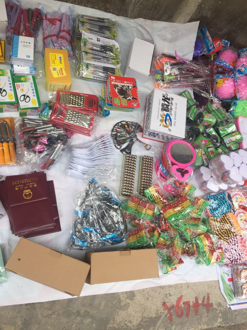 義烏 2元3元日用百貨貨源地?cái)偟呐l(fā)天堂